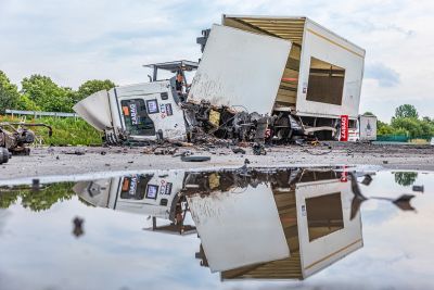 destroyed truck after crashtest