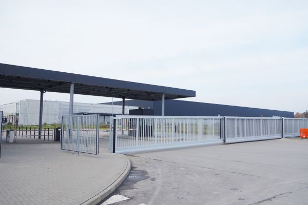 freitragendes Teleskopschiebetor in Überlänge