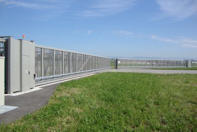 Spezialanfertigung eines überlangen Schiebetors