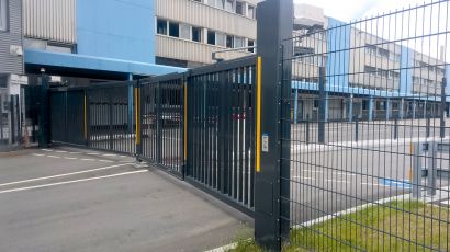 custom-made quick-folding gate