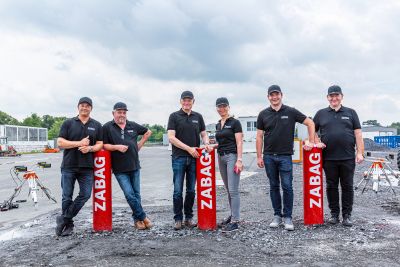 Group picture of ZABAG employees before a product testing